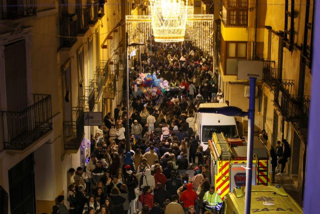 El casco antiguo, el corazón histórico de Lorca, brilla como nunca en el encendido de la iluminación extraordinaria de Navidad