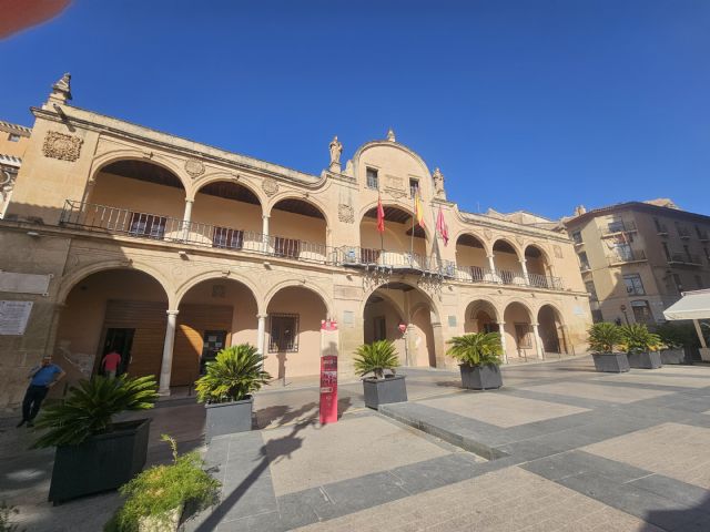 El PSOE de Lorca denuncia que Fulgencio Gil 'venda' promociones privadas mientras descuida edificaciones de titularidad municipal que 'se caen a pedazos'