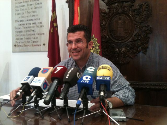 El Ayuntamiento de Lorca logró en 2013 seguir sin deuda con proveedores, debiendo sólo la producida por el trabajo diario