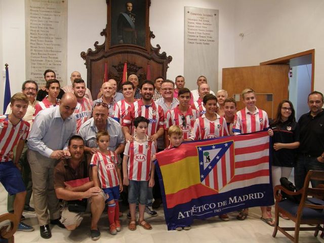 El Concejal de Deportes recibe a los miembros de la nueva Peña Atlética 'Castillo de Lorca'