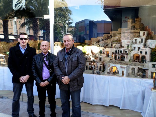 La Asociación Belenista de Lorca inaugura el Belén del Centro Comercial Parque Almenara, obra del maestro Belenista lorquino Ignacio Simón