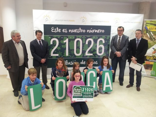 El número de lotería de Navidad elegido para la campaña de recogida de vidrio  a beneficio de la Mesa Solidaria es el 21026