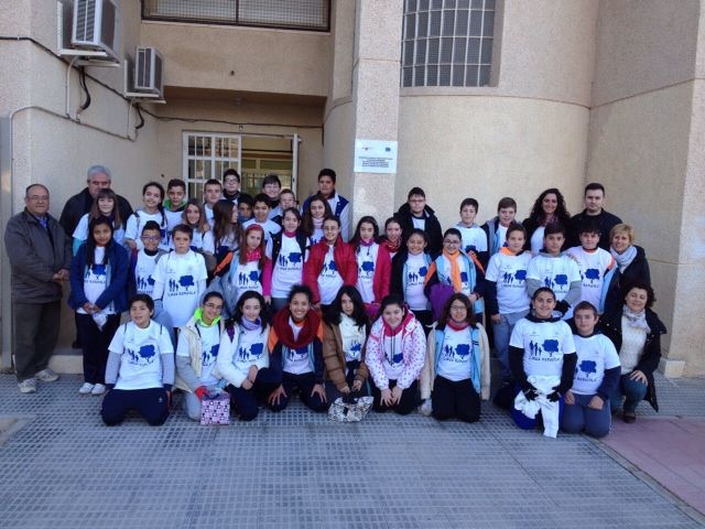 El Ayuntamiento de Lorca colabora en la plantación de árboles por 200 alumnos de los colegios Pérez de Hita y Juan Navarro