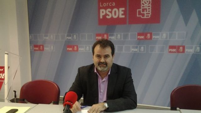 El PSOE vuelve a exigir responsabilidades a Jódar por el estado de abandono del entorno de la Universidad