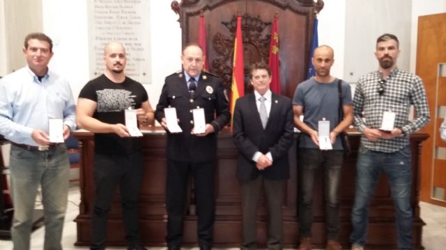 La Comisión de Honores y Distinciones de la Policía Local de Lorca condecora a la concejal de Seguridad con la Medalla de Plata al Merito Policial