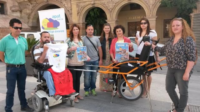 La Asociación de Padres de Atención Temprana participa en el Campeonato del Mundo de senderismo con silla adaptada para personas con discapacidad
