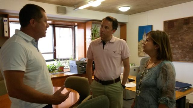El nuevo Concejal de Régimen Interior inicia su actividad municipal visitando a los funcionarios de las distintas áreas del Consistorio lorquino