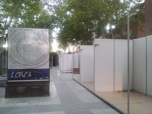 Feramur 2015 empieza a instalarse en la Alameda de la Constitución de Lorca
