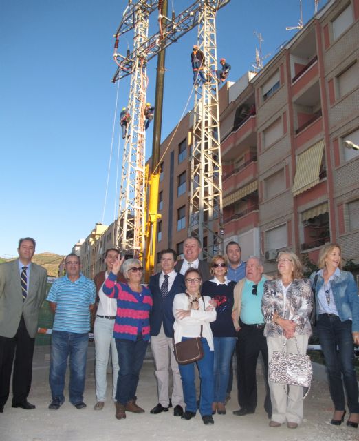 La Consejería de Fomento culmina los trabajos de desmontaje de la torre de alta tensión del barrio lorquino de La Viña