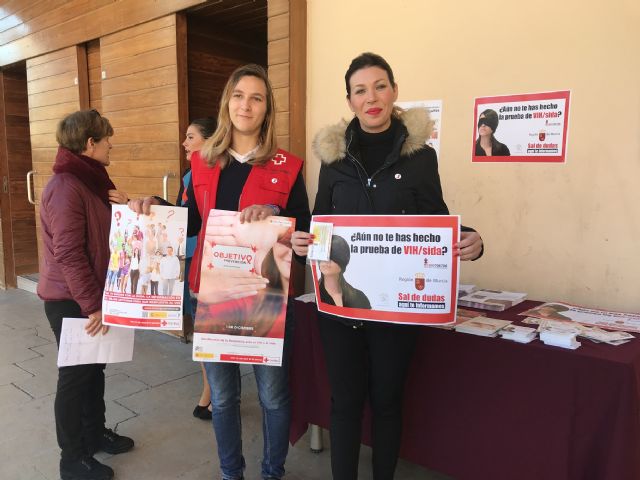 Ayuntamiento de Lorca y Cruz Roja Juventud unen esfuerzos para concienciar sobre la prevención del VIH con motivo del Día Mundial del SIDA