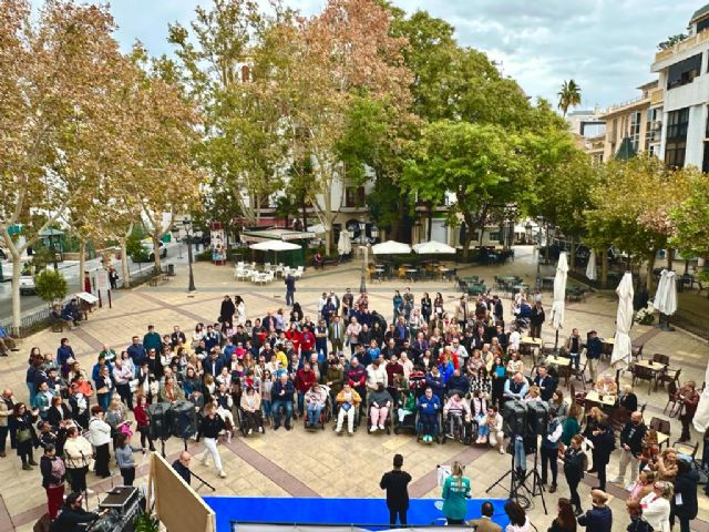Cerca de un centenar de personas se suman a la jornada 'Lorca Capaz' en conmemoración del Día Mundial de las Personas con Discapacidad