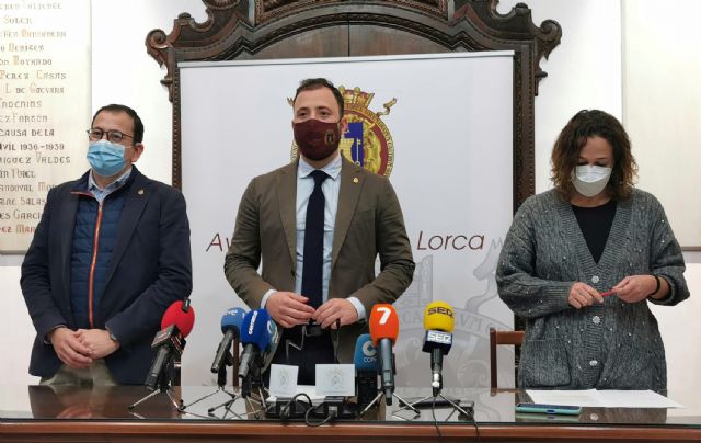 El Ayuntamiento de Lorca se personará en la investigación del 'asalto violento' al Pleno realizado por un grupo de manifestantes del sector porcino