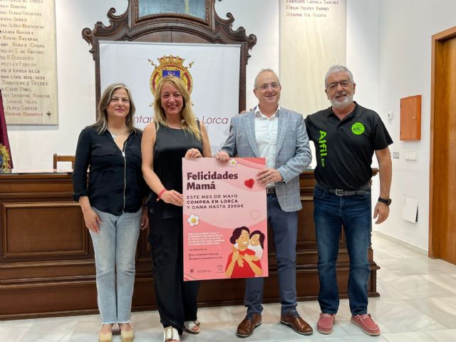 La Unión Comarcal de Comerciantes de Lorca pone en marcha la campaña 'Felicidades, mamá' a través de la cual se podrán ganar vales para compras en comercios asociados
