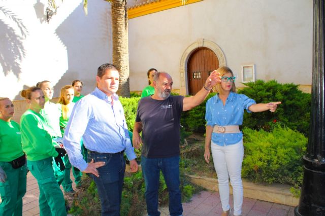 Comienza la renovación de las zonas ajardinadas del atrio de la iglesia de San Cristóbal de Lorca