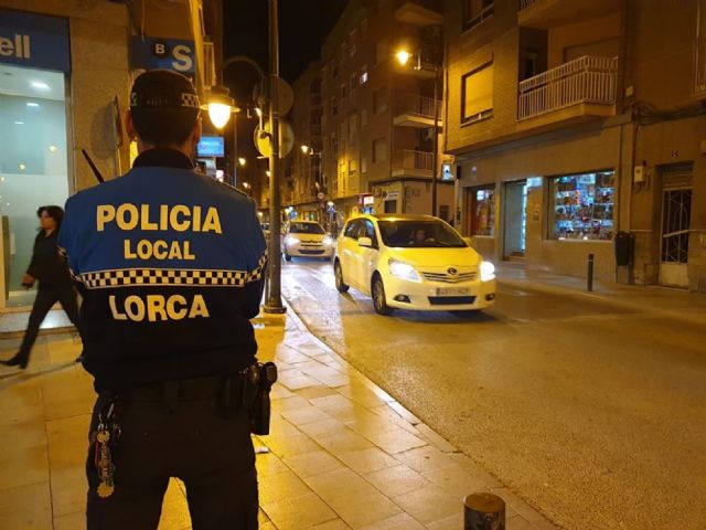 La Policía Local de Lorca detiene a un individuo sobre el que recaía una orden de expulsión y otra de búsqueda y captura por delitos cometidos en varios países de la Unión Europea