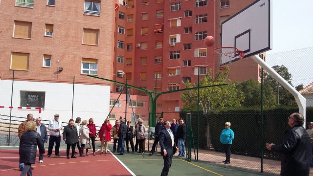 El Alcalde de Lorca inaugura el remodelado parque de La Isla