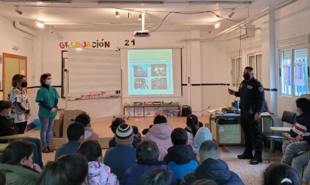 La concejalía de Sanidad inicia los talleres contra el abandono animal y tenencia responsable en colegios del municipio en colaboración con Policía Local de Lorca