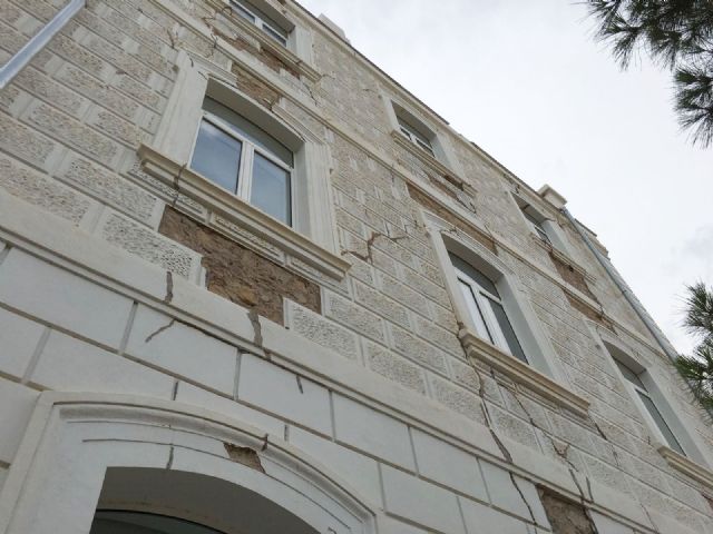 El PSOE vuelve a exigir el arreglo de la fachada del Campus Universitario de Lorca aún dañada por los terremotos de 2011
