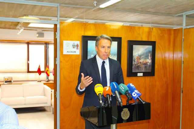 El alcalde de Lorca anuncia que redoblarán esfuerzos para conseguir una 'solución favorable definitiva' para los vecinos de Puntas de Calnegre