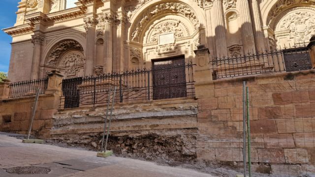 El PSOE pide explicaciones a Fulgencio sobre los bloques de hormigón instalados en los extremos del Puente de la Torta