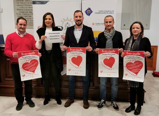 La concejalía de Comercio presenta la campaña 'Lorca será andaluza en febrero' con objetivo de fomentar las compras por el Día de los enamorados y promocionarnos coincidiendo con el Día de Andalucía