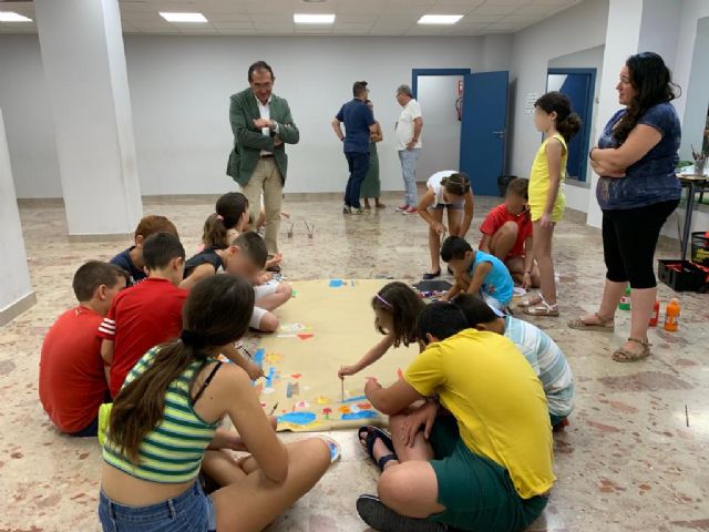 Más de medio centenar de niños participan durante el mes de julio en las 'Aulas Creativas en Verano' organizadas por la Universidad Popular