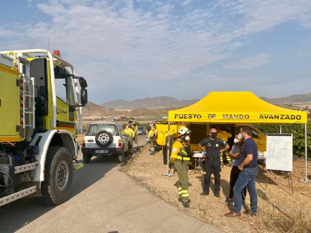 El alcalde de Lorca destaca 'la buena coordinación' entre los diferentes servicios que han trabajado en el incendio de la Sierra de La Almenara