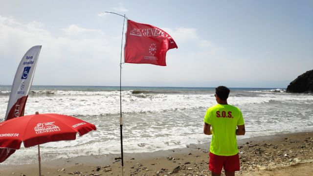 El Ayuntamiento de Lorca recuerda que el baño con bandera roja está considerado como una infracción grave con multas de entre 751 y 1.500 euros
