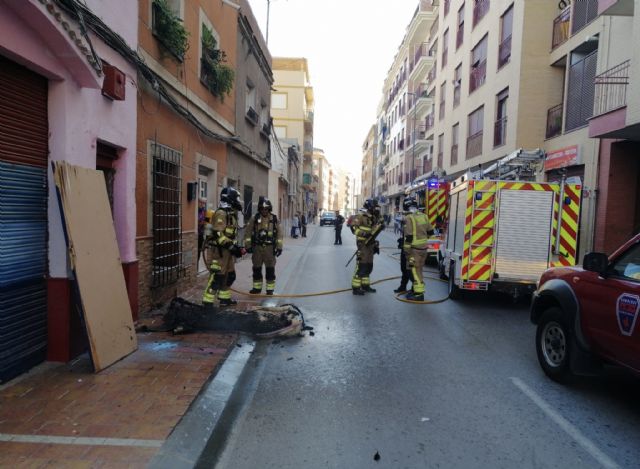 Bomberos del Consorcio de Extinción de Incendios y Salvamento de la Región de Murcia han apagado incendio de vivienda en Lorca