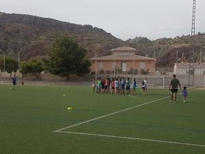 El Campo Municipal 'Alfonso Embarre' acogerá los martes y jueves de julio la Escuela de Verano de Rugby, organizada por la Concejalía de Deportes y el Club de Rugby de Lorca