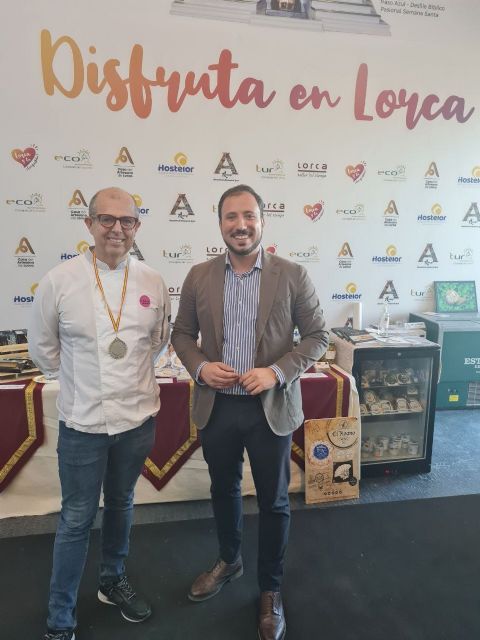 El Ayuntamiento de Lorca felicita a la pastelería 'La Lorquina', subcampeones en el concurso nacional de panettone
