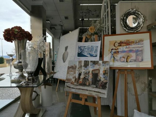El Área Comercial La Viña  Lorca Sur acoge hasta el 6 de marzo una exposición itinerante de los cuadros participantes en el I Concurso de Pintura 'Comercio Vintage Lorquino'