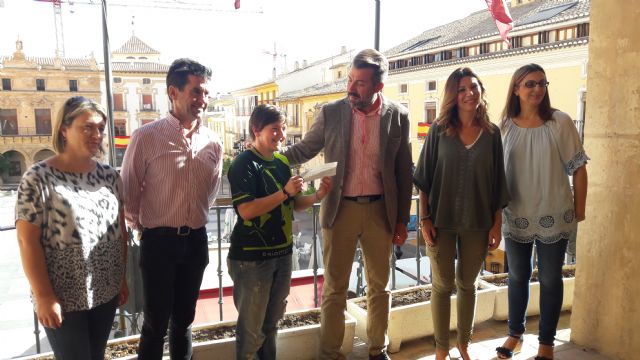 La solidaridad de los lorquinos consigue que la II edición de 'Lorca está de moda' recaude 2.275 euros para seguir con los proyectos que se desarrollan desde APAT Lorca