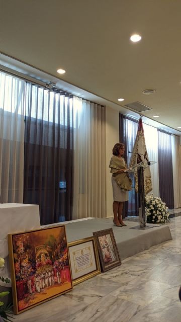 El Paso Blanco homenajea a Dª María del Carmen Gallego Ramírez