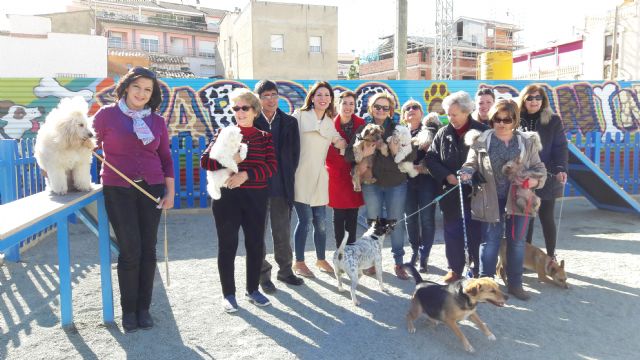 La Concejalía de Sanidad habilita 3 zonas de esparcimiento para mascotas en los parques de La Viña, Virgen de la Amargura y San José