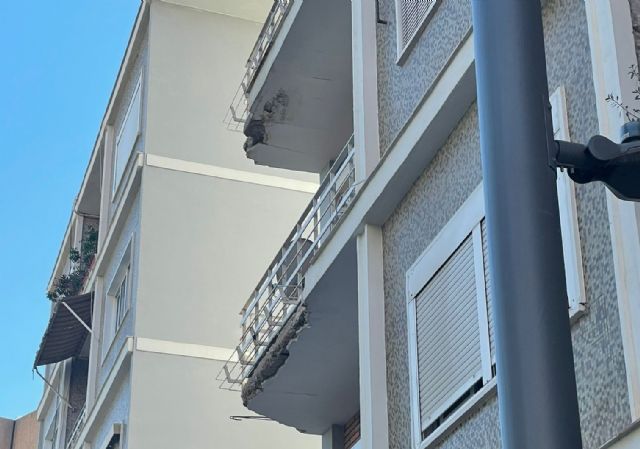 IU-Verdes Lorca exige que se acordone un edificio de Jerónimo Santa Fe en el que se están desmoronando sus balcones