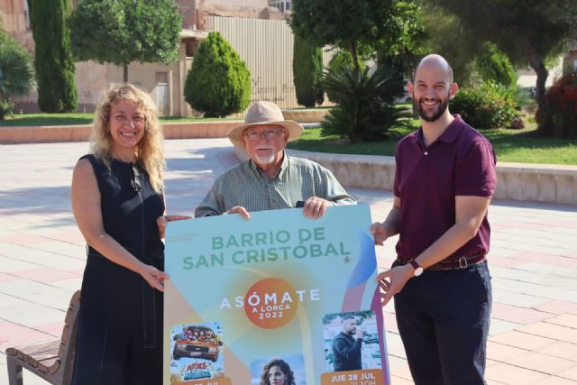 El Barrio de San Cristóbal acoge cine de verano y conciertos dentro de la programación 'Asómate a Lorca' organizada por el Ayuntamiento