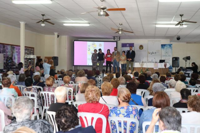 Más de 200 mujeres celebran el Día de la Mujer Rural con una jornada de convivencia en el centro social de Aguaderas bajo el lema 'Nuestra Lorca Rural'