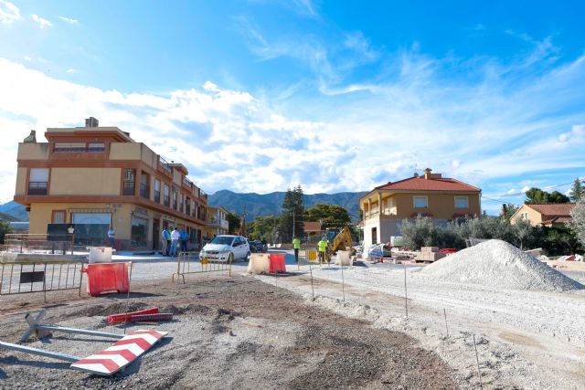 El alcalde de Lorca en funciones visita las obras de supresión de la peligrosa curva de la carretera del Hinojar en La Hoya para mejorar la seguridad vial en esta zona