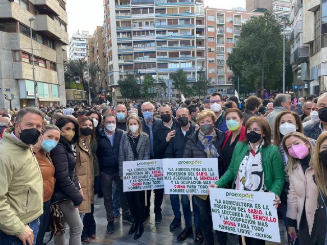 Fulgencio Gil participa en la protesta del campo en Murcia y subraya que 'Lorca es la comarca más perjudicada por las políticas del PSOE contra el sector'