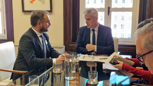 El alcalde se reúne, en Madrid, con el secretario general de Agenda Urbana y Vivienda, David Lucas, para abordar el impulso a una vivienda digna y las ayudas por el terremoto