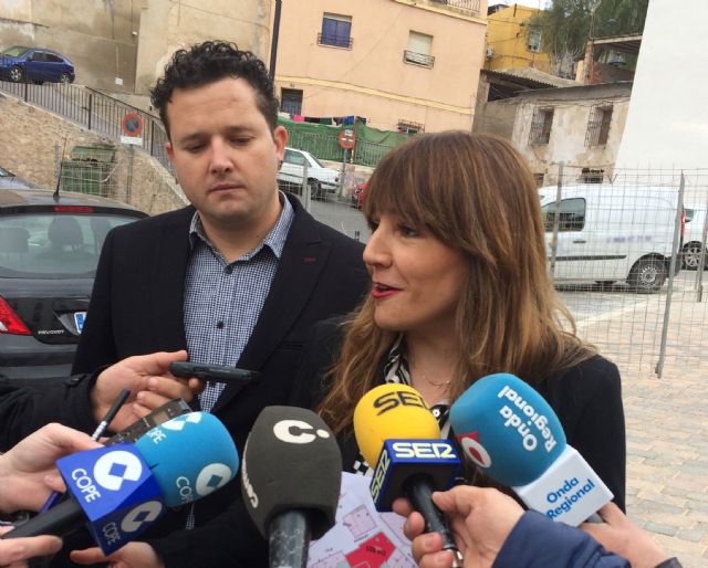 El PSOE denuncia el 'clamoroso error' del PP al construir un aparcamiento frente a San Patricio invadiendo terrenos privados
