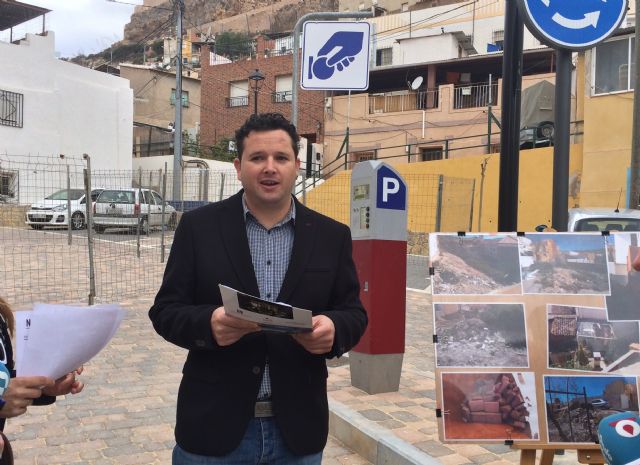 El PSOE exige que el Ayuntamiento de Lorca limpie, tapie y adecente los solares de la calle Zapatería de cara a la Semana Santa
