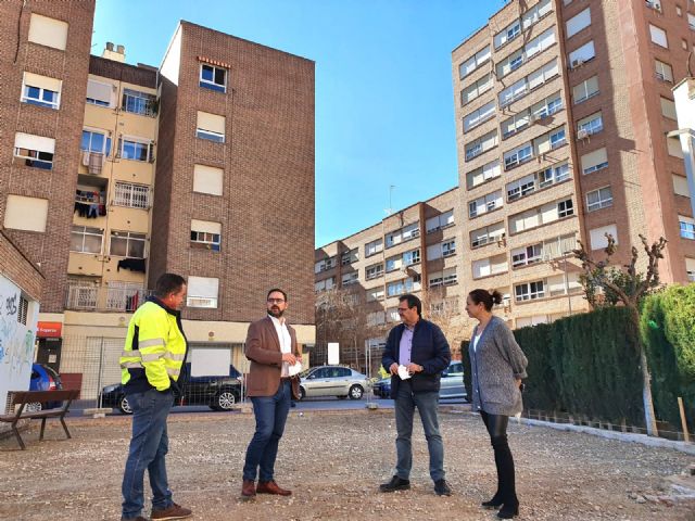 El Ayuntamiento de Lorca inicia los trabajos de renovación del pavimento del parque de la Alameda Doctor Gimeno Baduell