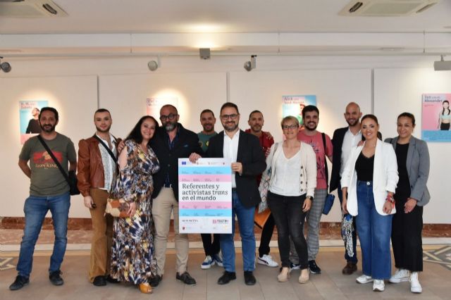 Lorca conmemora el Día Mundial Contra la LGTBIfobia con la exposición fotográfica ´Referentes y Activistas Trans en el Mundo´