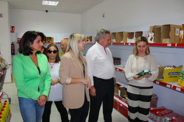 Cáritas Lorca presenta el programa de acogida, acompañamiento y cobertura 'Comesca', con motivo del Día Mundial de la Erradicación de la Pobreza