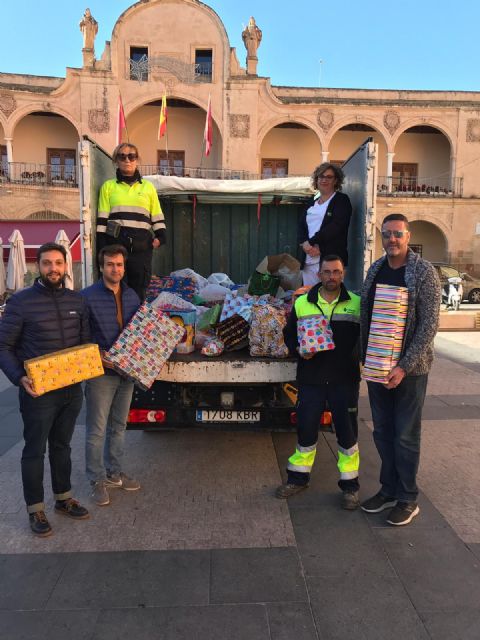 Limusa dona a Cruz Roja Lorca 200 juguetes para repartirlos durante estas fechas navideñas entre las familias más necesitadas de nuestro municipio