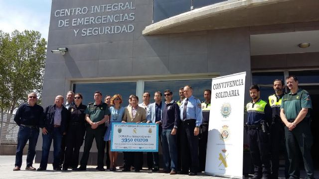 Francisco Jódar entrega una ayuda solidaria a la Asociación Down Lorca