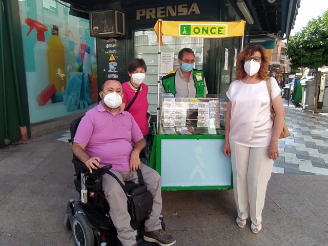 El Ayuntamiento de Lorca anima a los vendedores de la ONCE en su vuelta a la normalidad tras tres meses de confinamiento