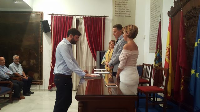El nuevo tesorero municipal del Ayuntamiento de Lorca, el lorquino Antonio Segura, toma posesión de su cargo